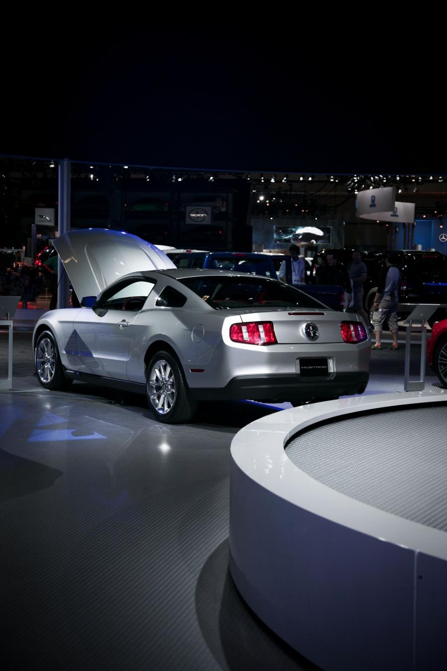  Ford Mustang GT 2010 года  (фото 3 из 213)